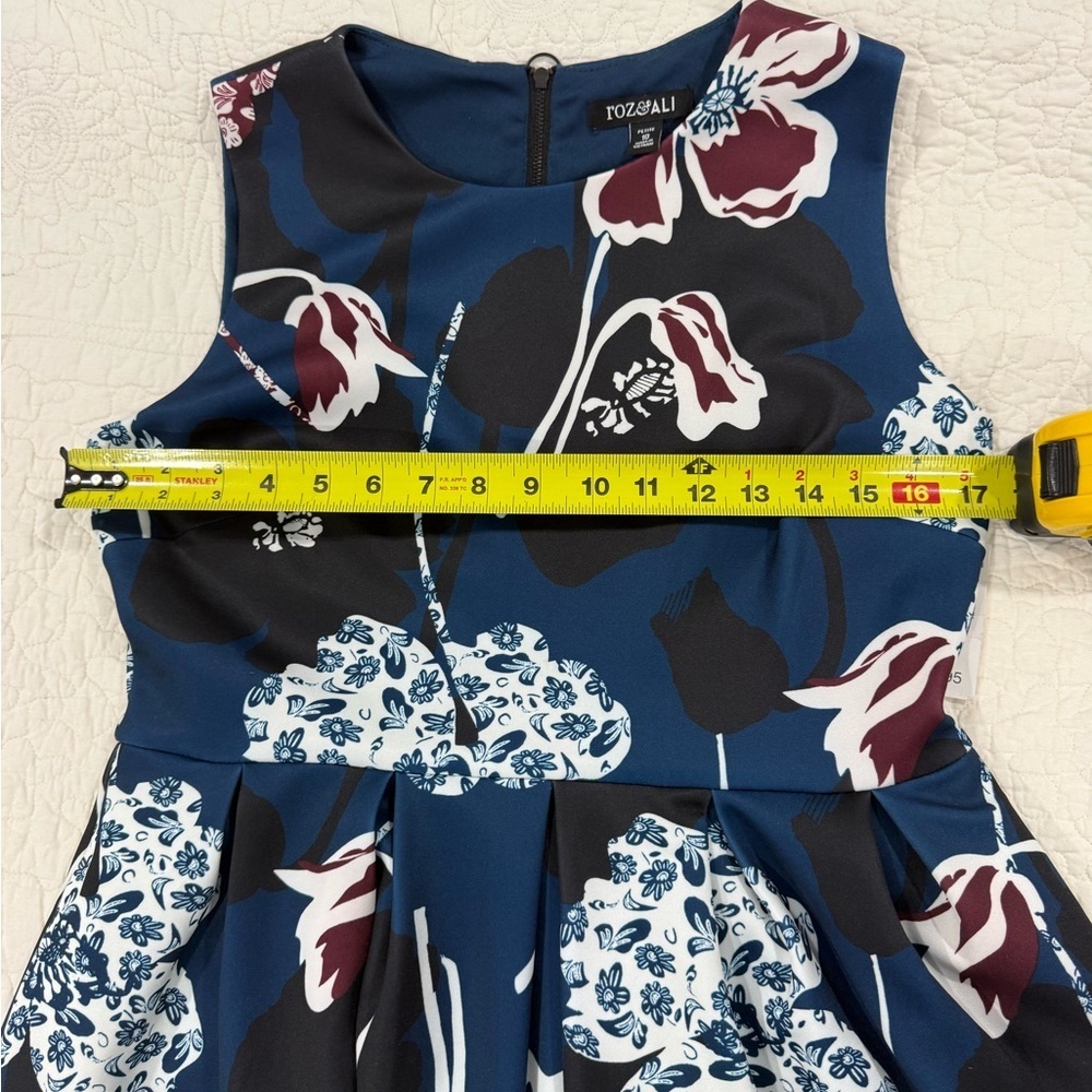 Roz & Ali Navy Floral Womens Dress Size 10P Sleeveless - Picture 5 of 10